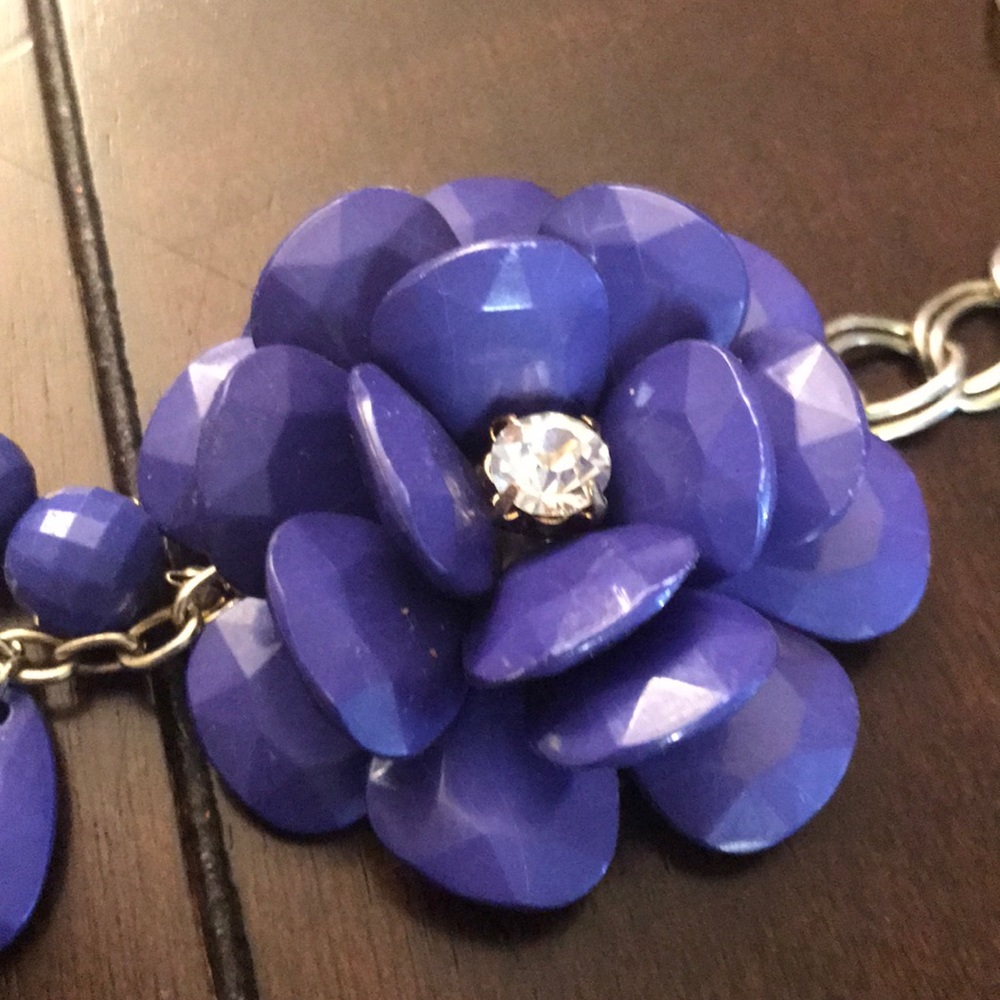 Beautiful Blue Flower Necklace - Picture 3 of 4